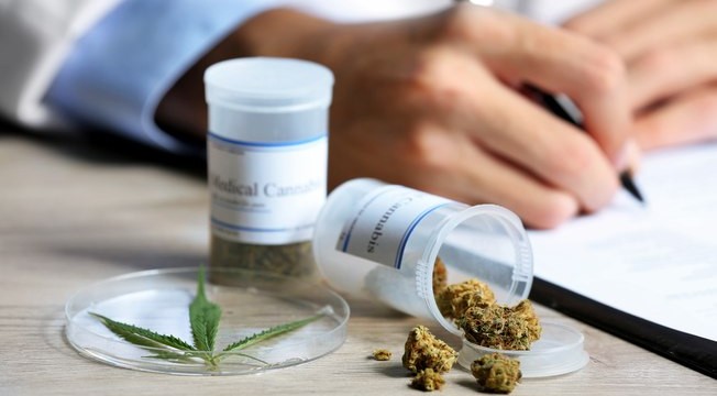 Medicamento Ã  base de cannabis Ã© vendido em farmÃ¡cias do ES